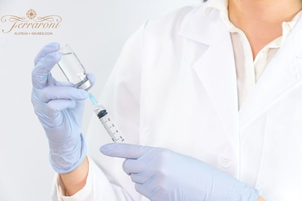 Aplicação de imunoterapia para alergia por injeção